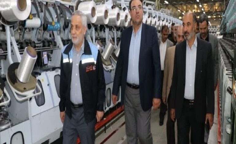  دولت صنایع را در تامین نقدینگی کمک کند